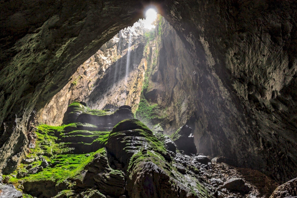 Each movement echoes throughout the cave, emphasizing the untouched and solemn atmosphere of this subterranean world 